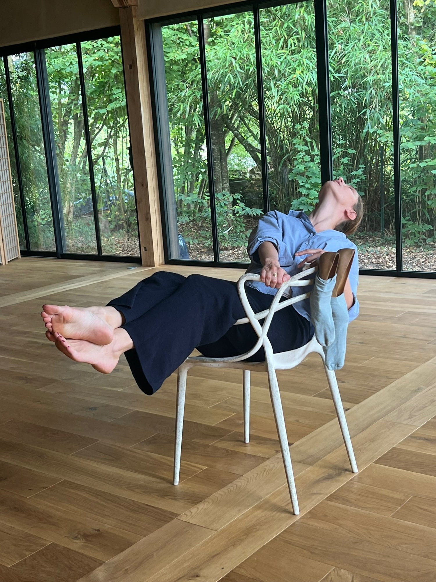 Laura Malvarosa en résidence d'artistes à l'Arbre qui marche en septembre 2024, pour la création de Soliloque en 415