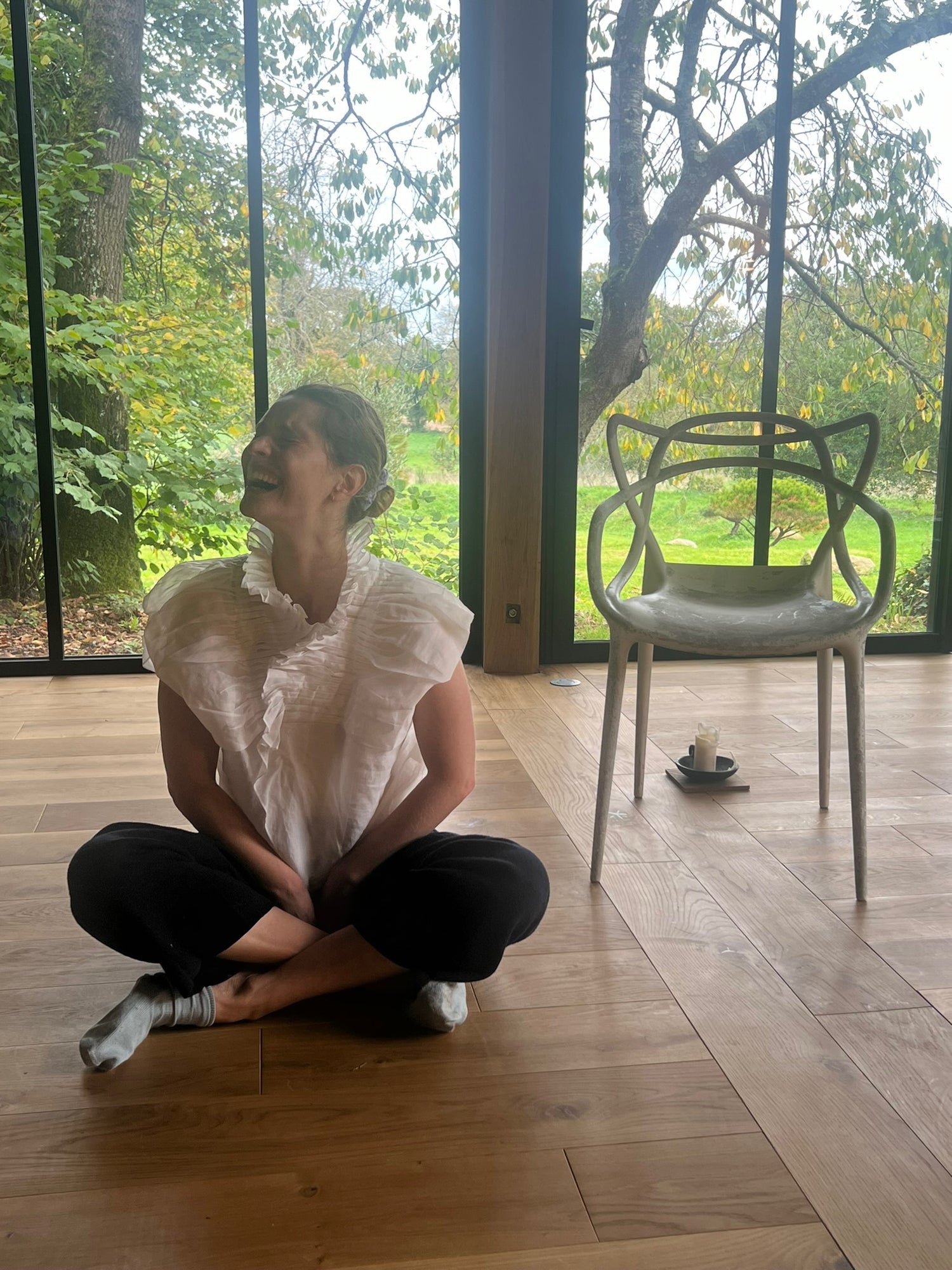 Laura Malvarosa en résidence d'artistes à l'Arbre qui marche en septembre 2024, pour la création de Soliloque en 415