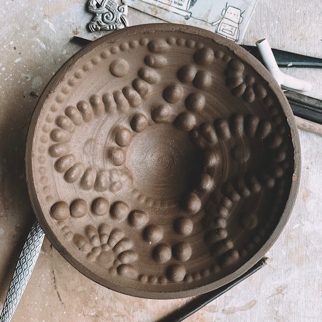 Céramique par Sylvain Lequenne, Atelier Amphotère, bol incrusté des coquillages de l'océan