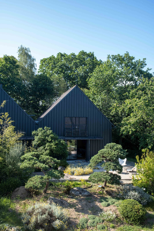 L'un des bâtiments de l'Arbre qui marche, maison de soin en Bretagne. Photo Nathalie Baetens