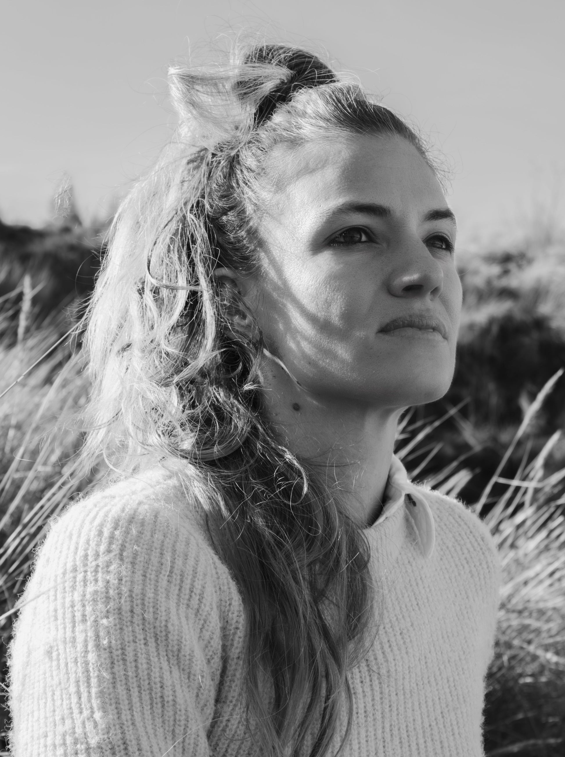 Claire Byache, auteure, anime des ateliers Oser l'écriture à l'Arbre qui marche - Photo anbe