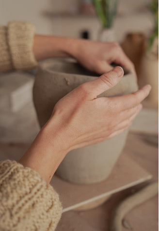 YOGA & CÉRAMIQUE AVEC CAROLINE SURYA RAGAZZA & VIRGINIE GLIOZZO