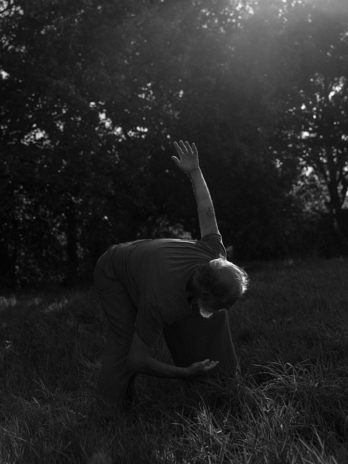 Paolo Malvarosa, danseur dans l'âme, dans le jardin de l'Arbre qui marche - Photo Nomades
